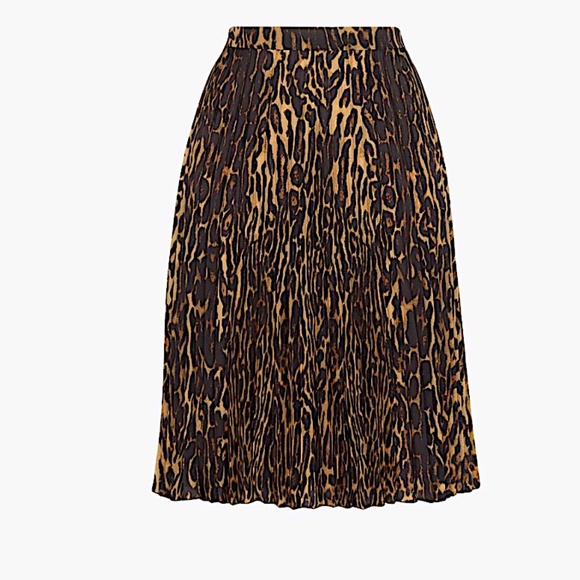 BURBERRY Pleated Midi Skirt With Leopard Print Motif In Black - Picture 2 of 16